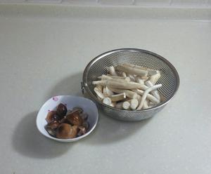 糖醋脆皮茶树菇的做法 步骤1