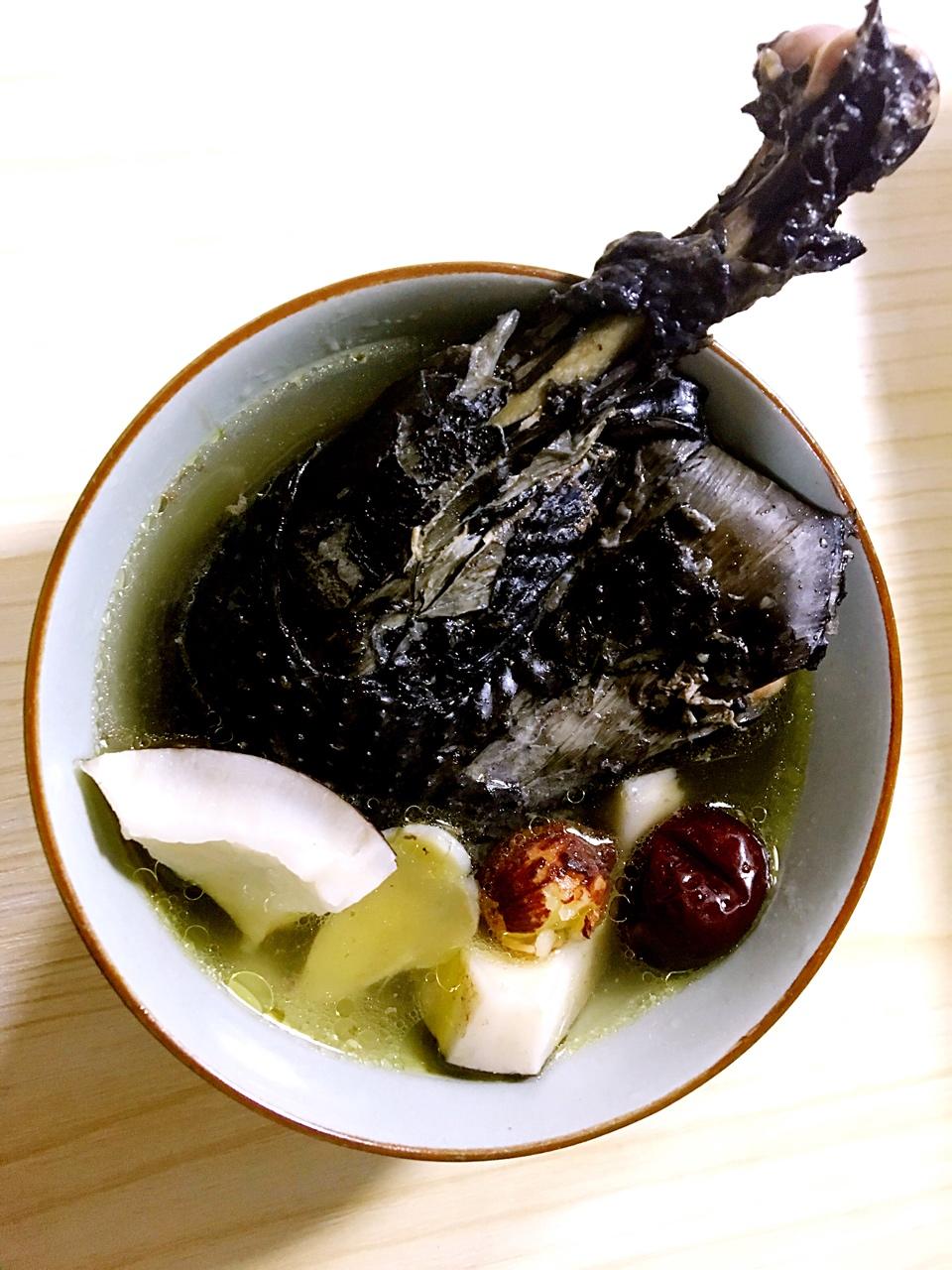 【靓汤水】椰子炖乌鸡