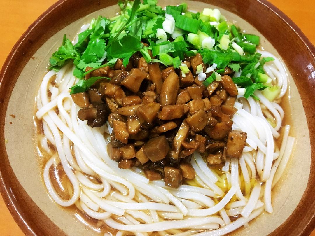 手机用户0605_ytem做的米线的兄弟-云南饵丝三吃:耙肉饵丝,杂酱饵丝和