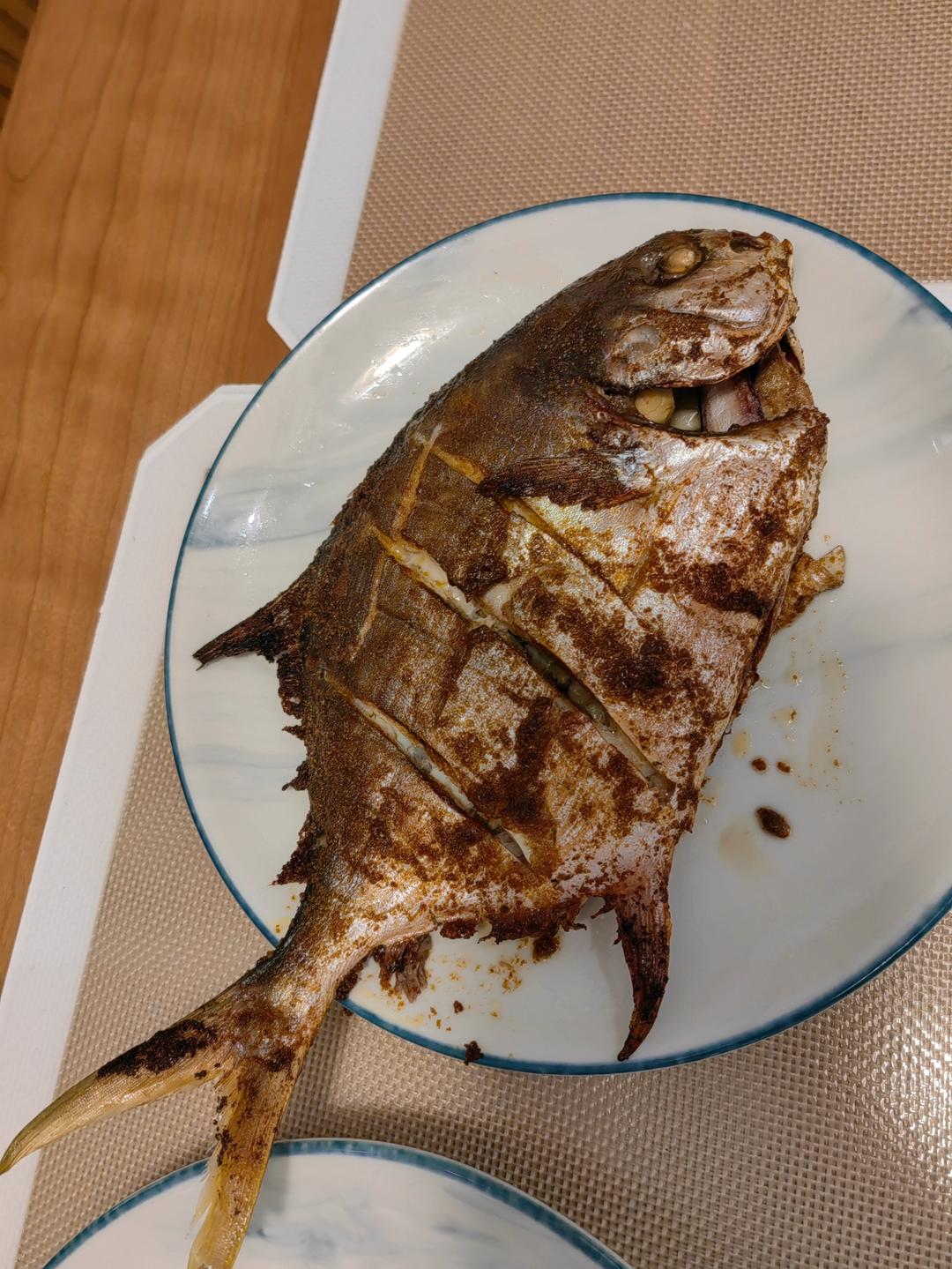 外酥里嫩的烤鲳鱼