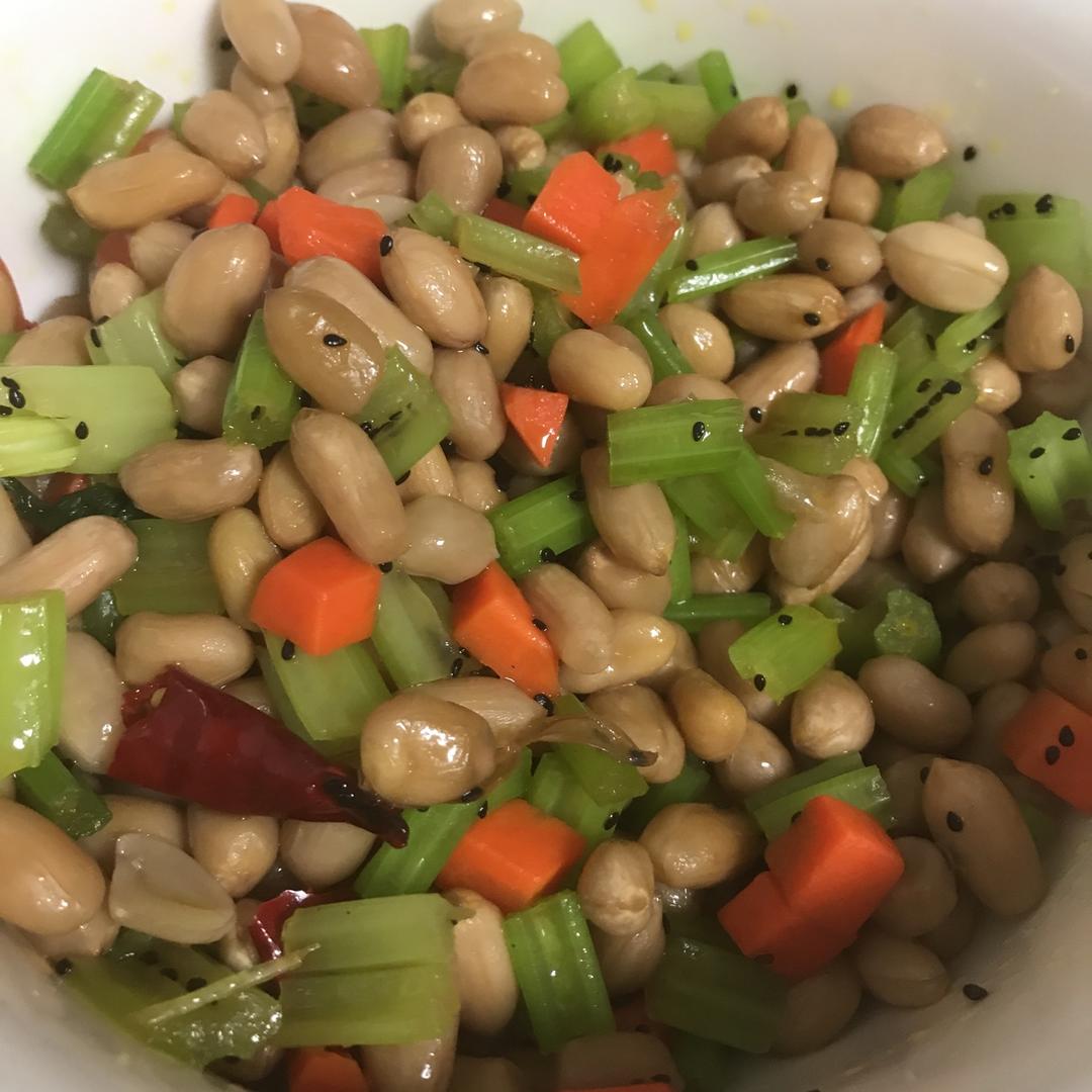 凉拌芹菜花生米胡萝卜