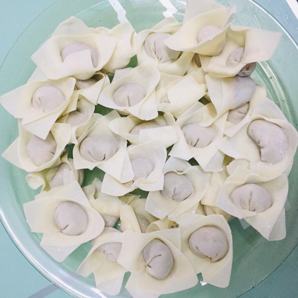 鲜肉小馄饨（调馅+馄饨包法）