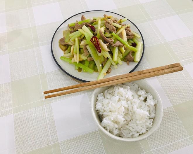 宝塔菜芹菜炒肉丝的做法