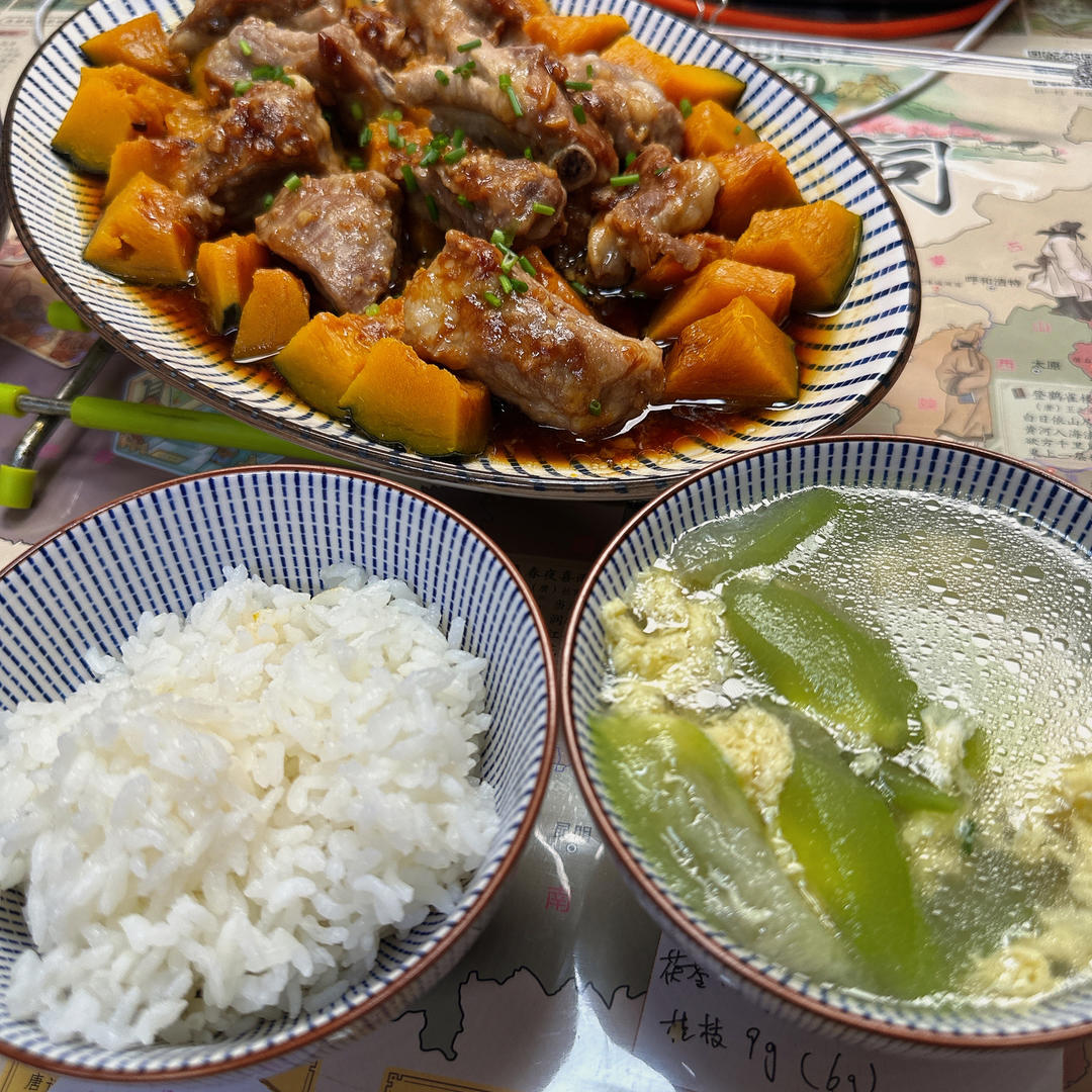 鲜嫩入味！好吃到舔手指的南瓜蒜香蒸排骨