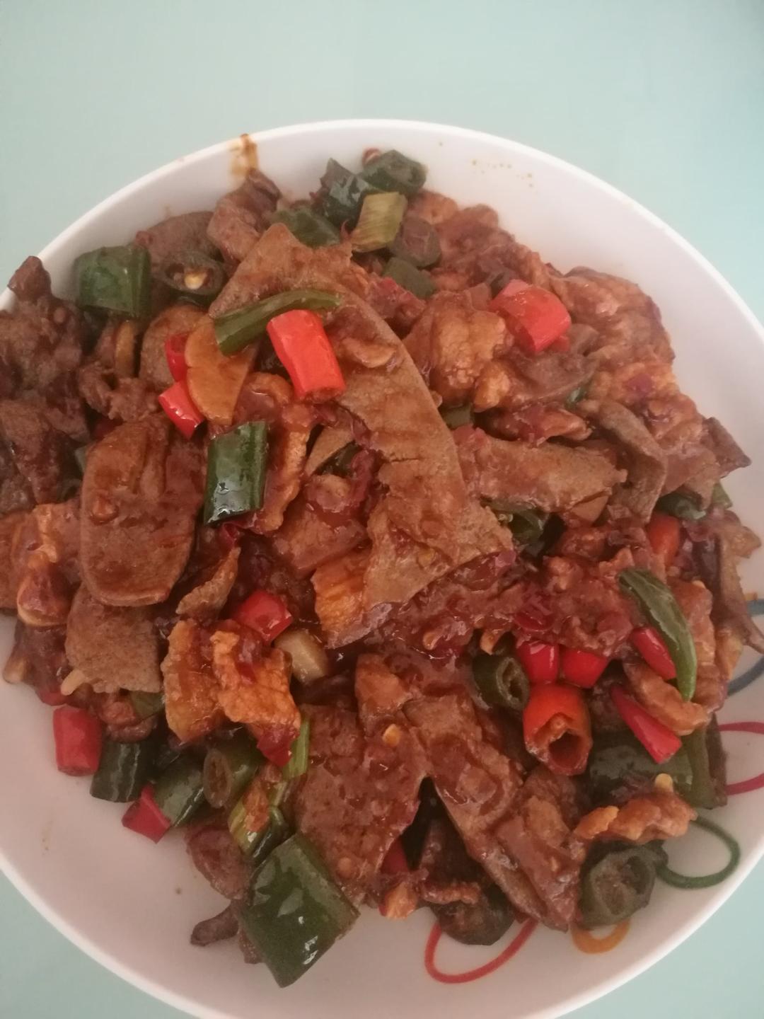 五花肉炒猪肝