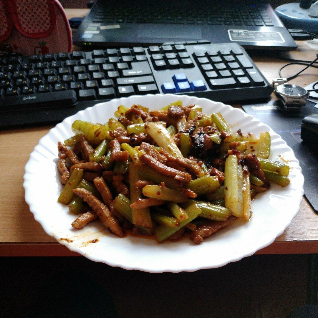 芹菜炒肉