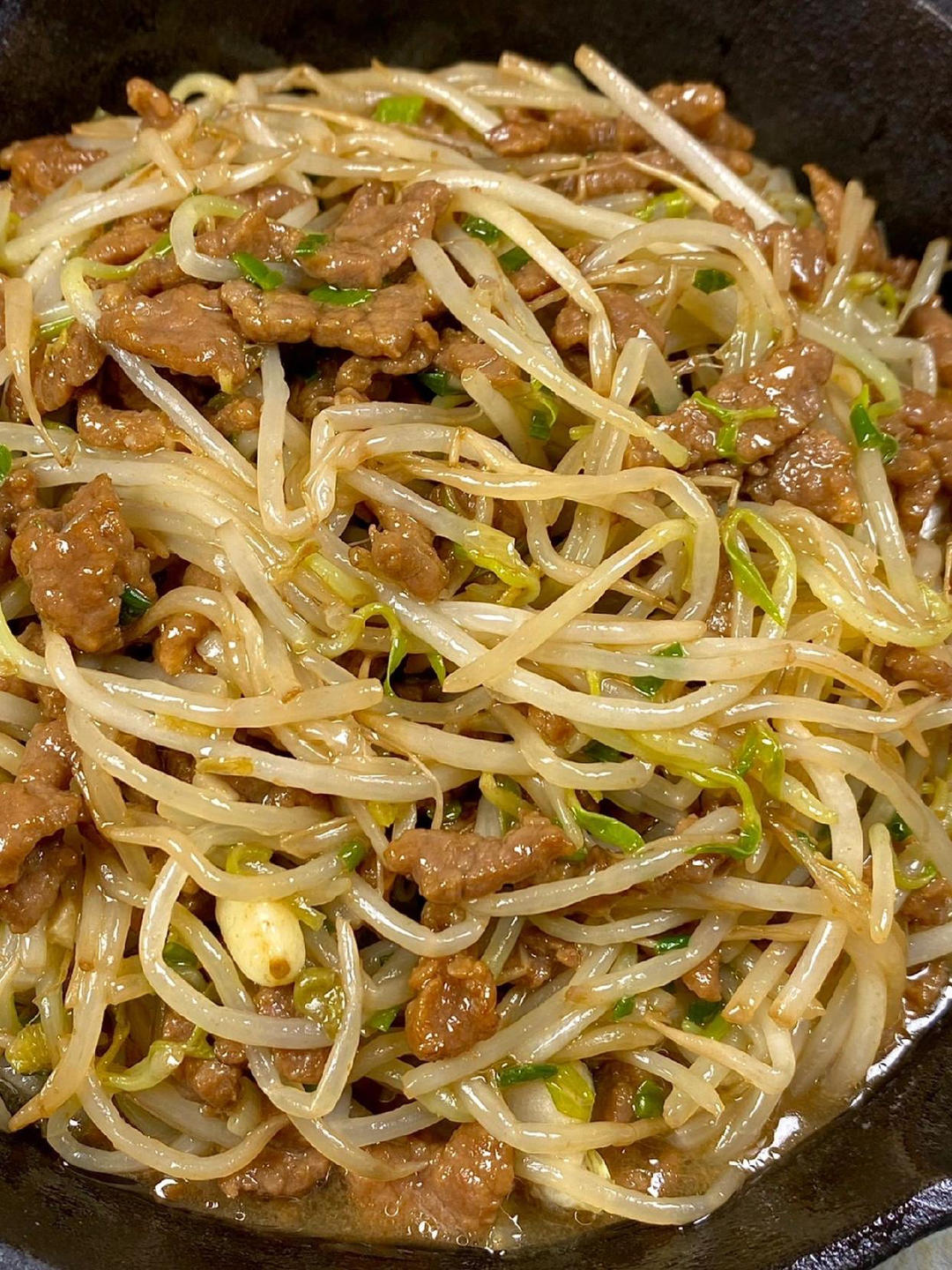 绿豆芽炒肉丝，好吃的不得了的做法