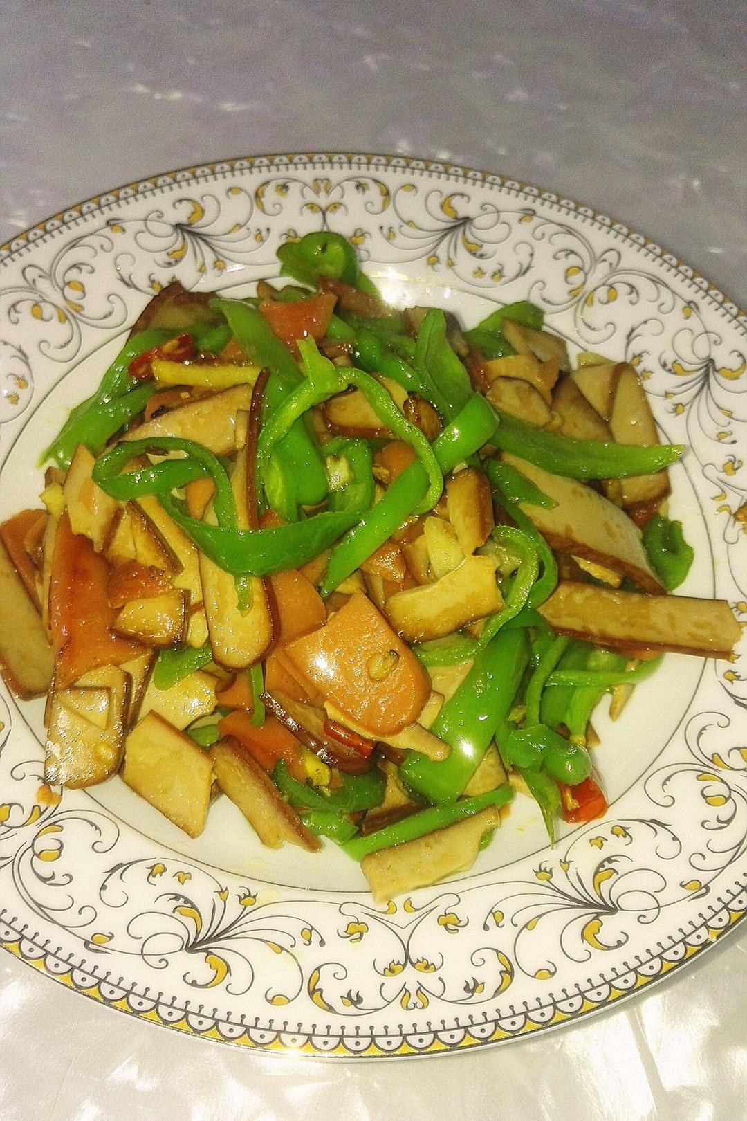 辣椒炒鸡蛋干
