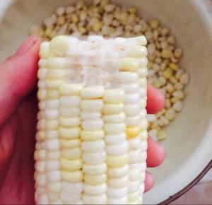 教你剥完整的玉米 看图就会啦 超简单的做法 步骤2