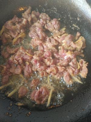 杏鲍菇黑椒牛肉的做法 步骤2