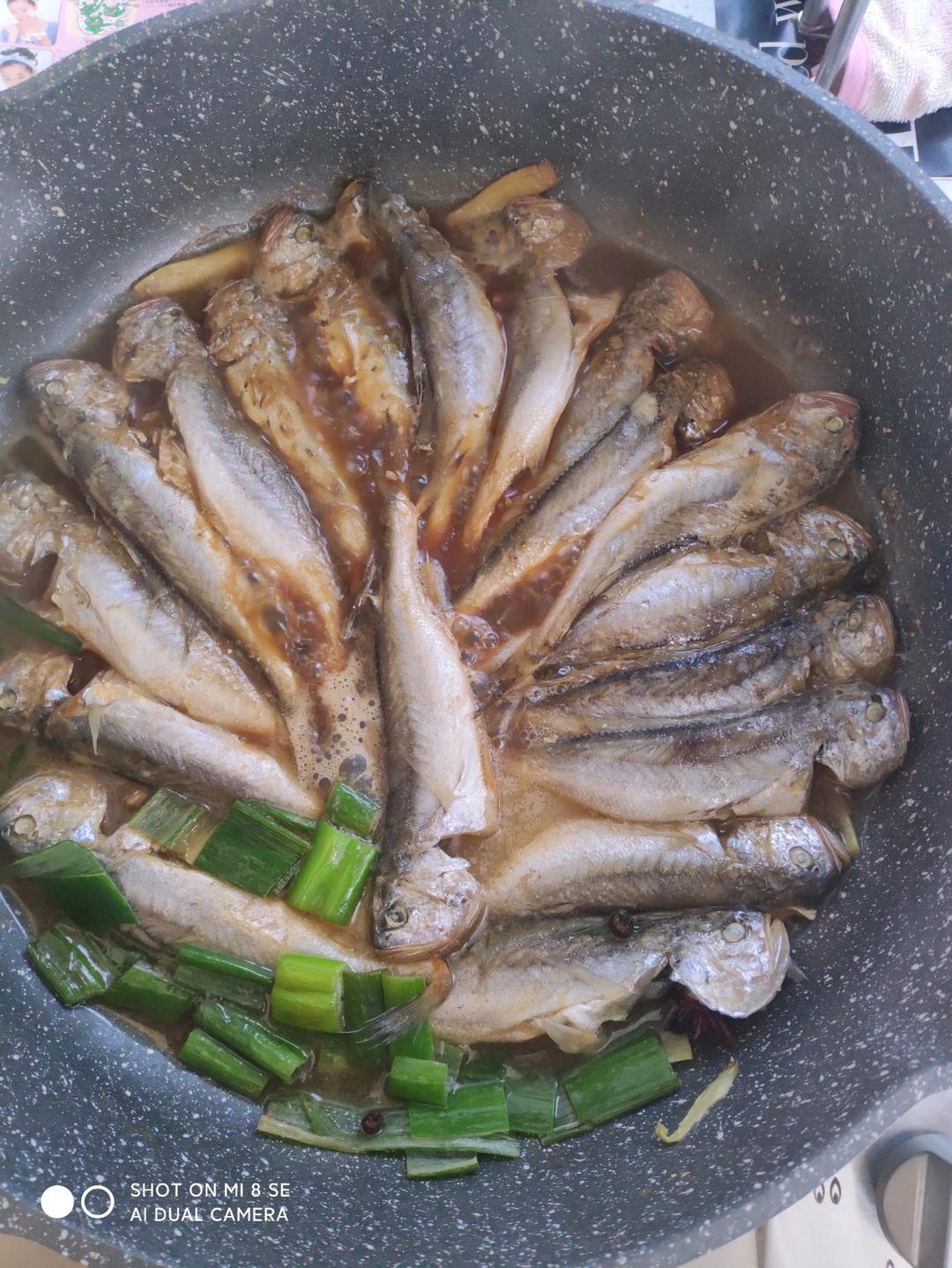 〈炖大头宝〉，灯太暗，闪光灯拍的。欣小厨 😉