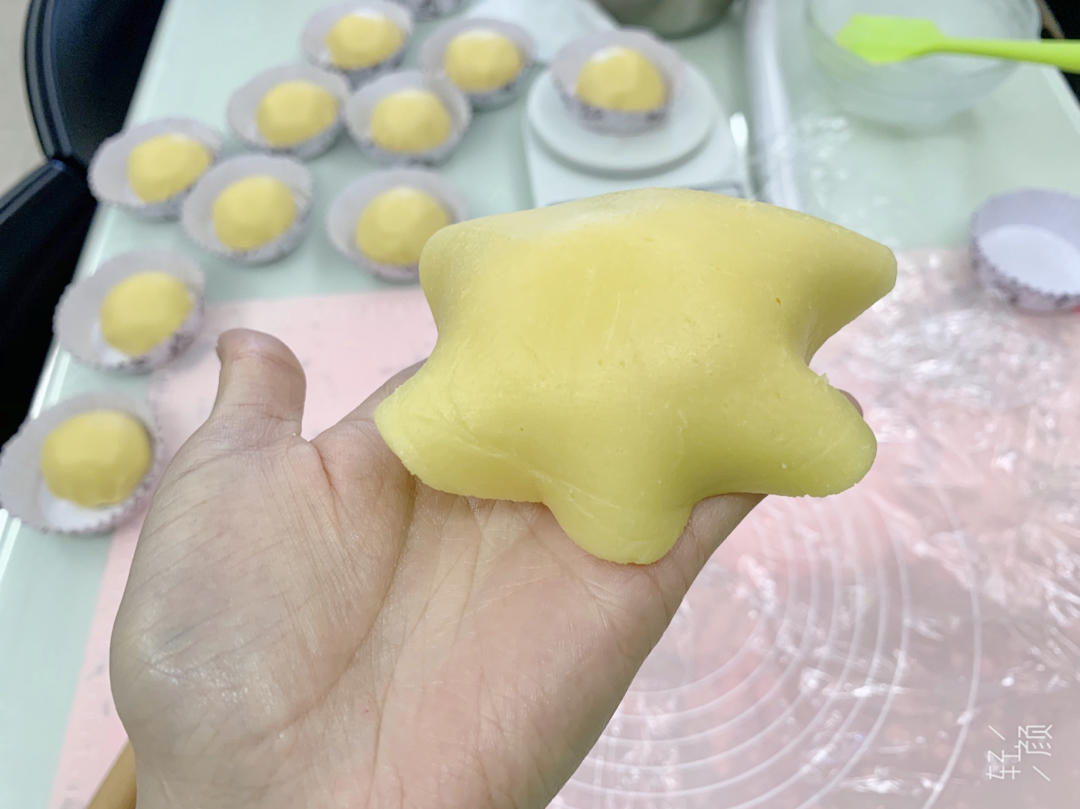 好吃到炸裂的港式菠萝包（附带制作酥皮的小视频）