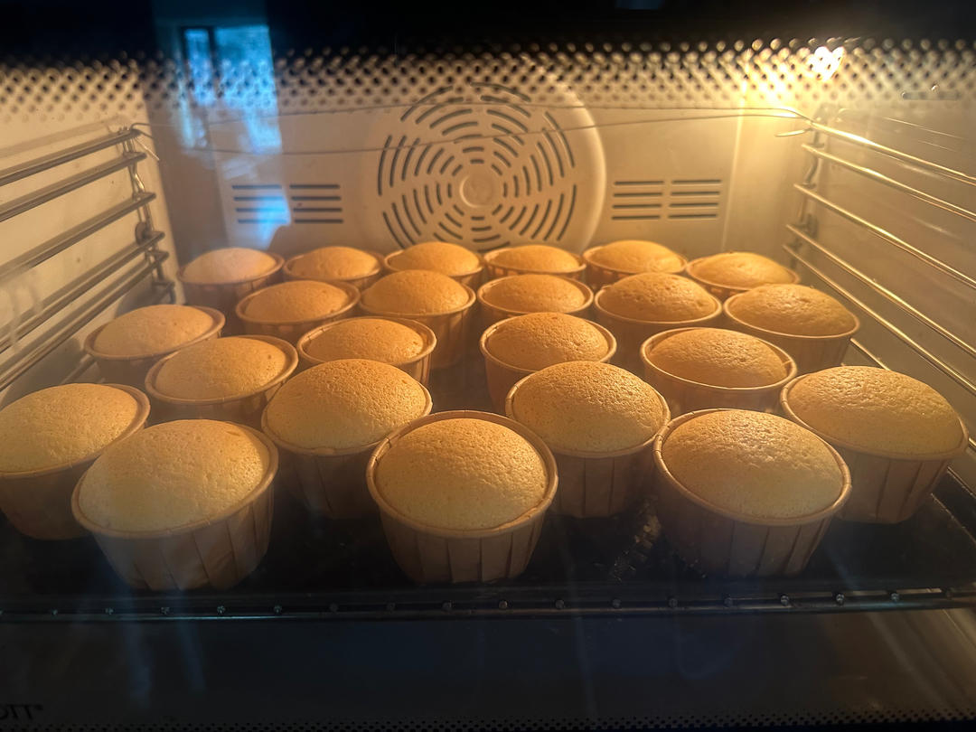 不塌陷不开裂不缩腰杯子蛋糕分享