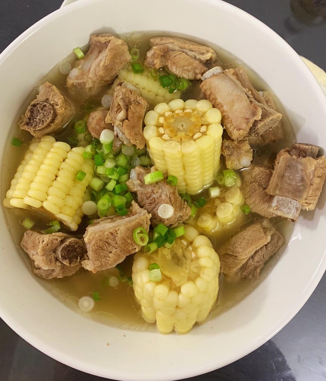 一只兔宝宝做的玉米排骨汤