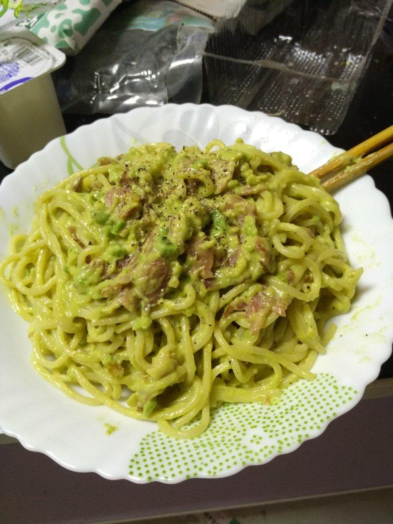 小清新牛油果火腿意面