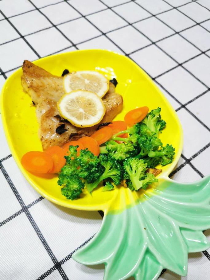 香煎龙利鱼——fit食谱系列