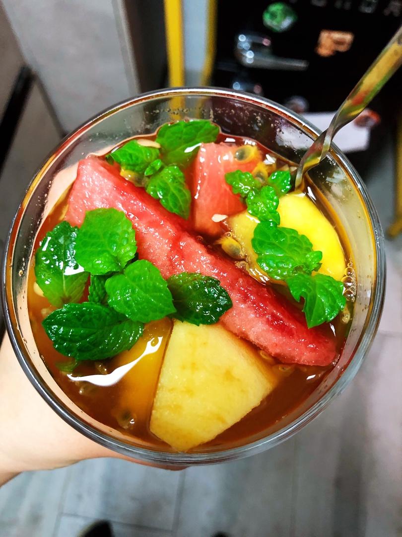 满杯水果茶