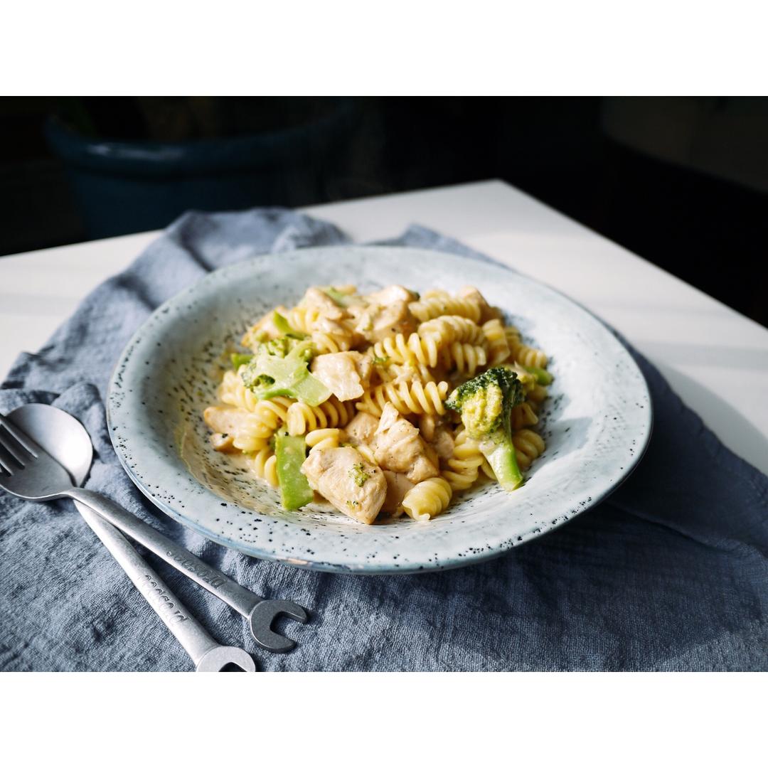 ［减脂厨房］奶油西兰花鸡胸意面（无淡奶油）