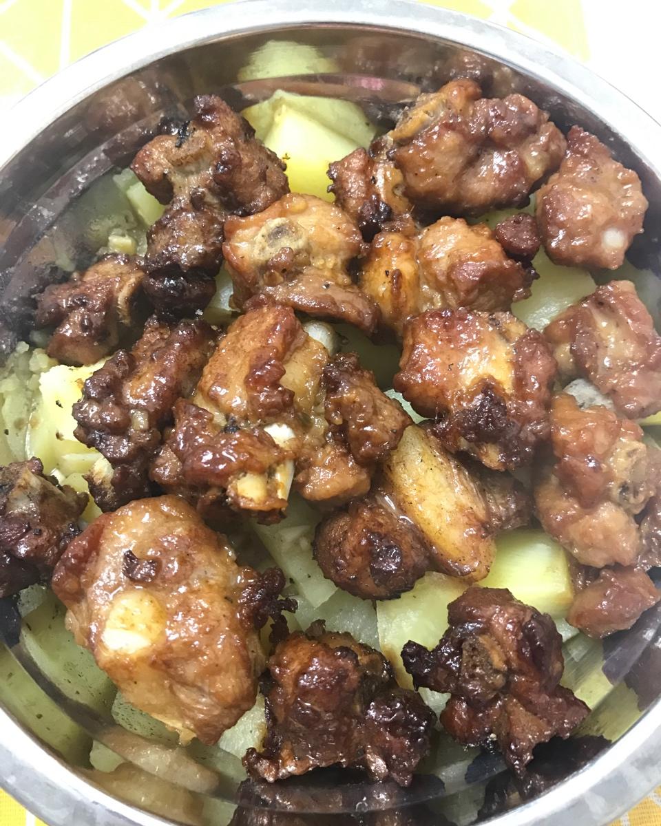 香酥排骨蒸土豆