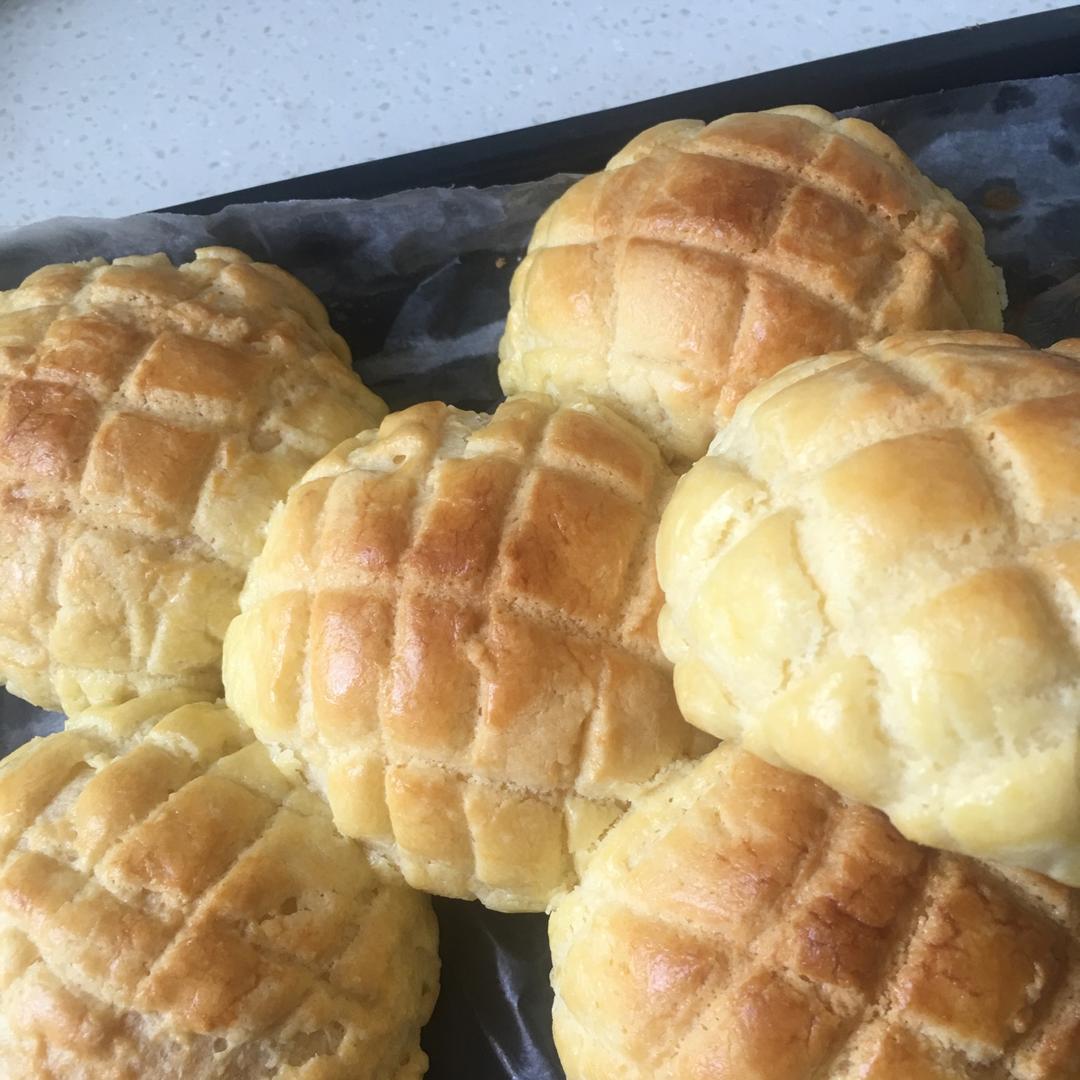 好吃到炸裂的港式菠萝包（附带制作酥皮的小视频）