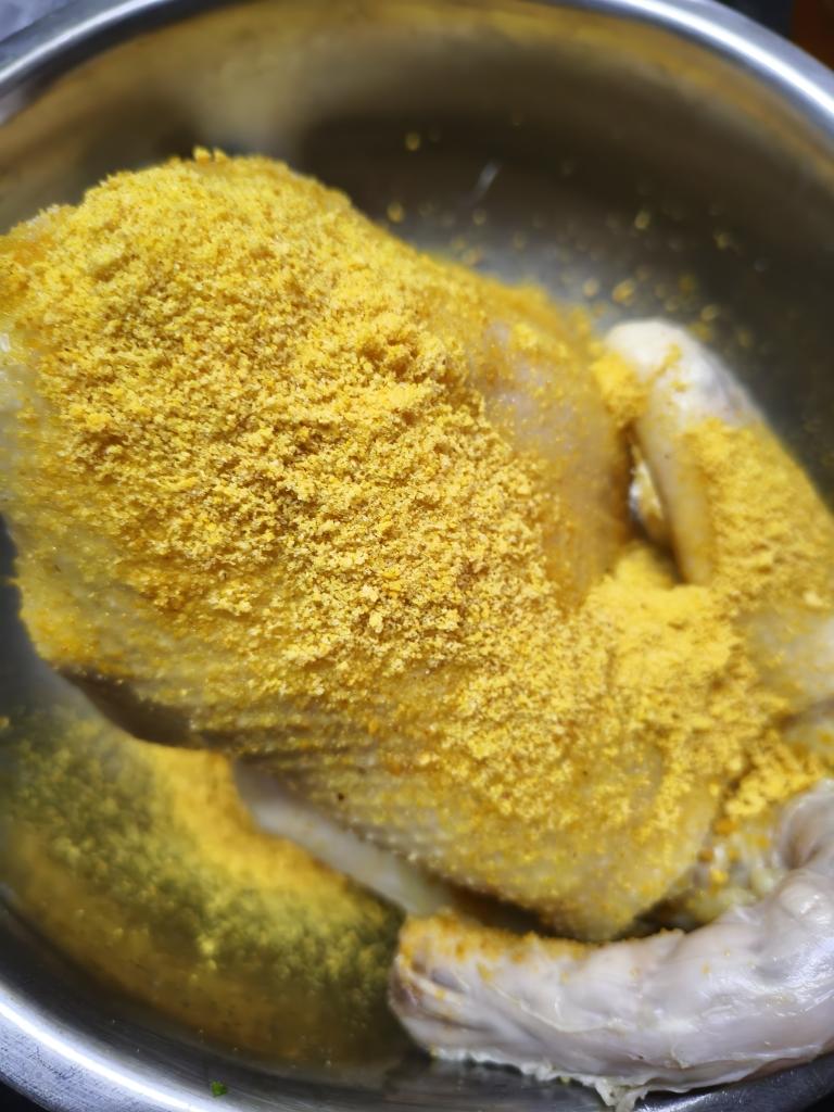 电饭锅盐焗鸡的做法 步骤8