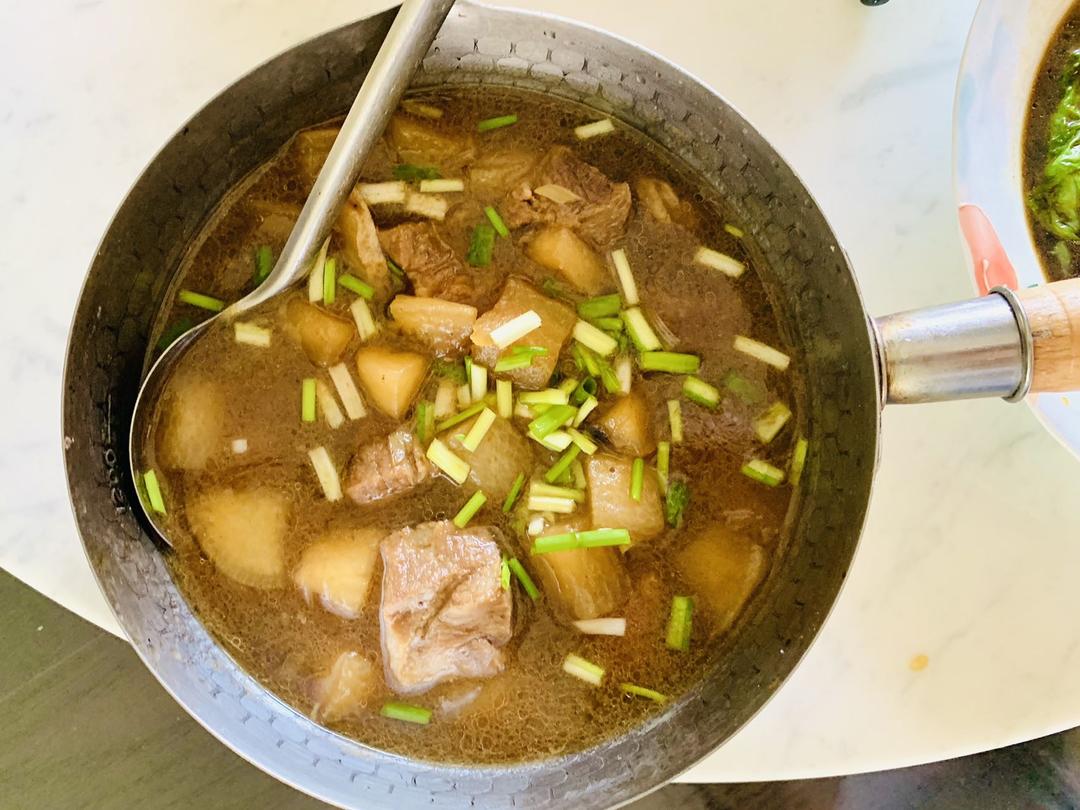 萝卜焖牛腩 （好吃得可以摆摊了）