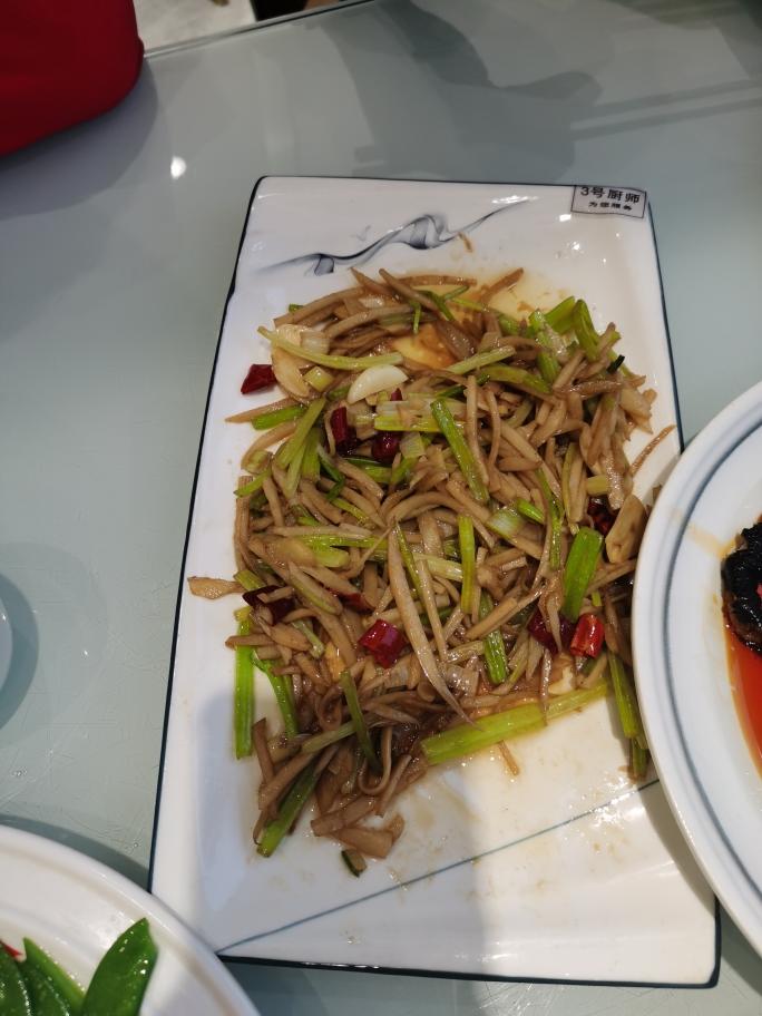 莲藕麦芹的做法