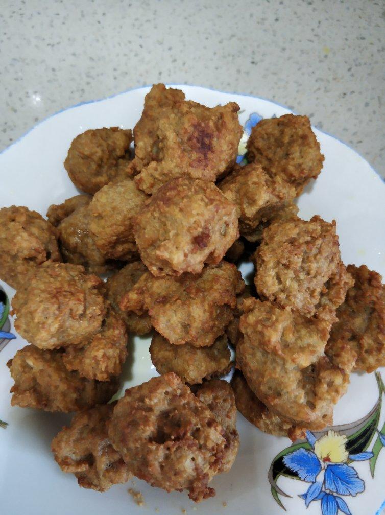 比猪肉的有嚼劲，味道也更好些的牛肉藕丸