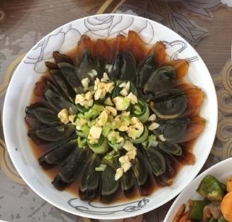 三分钟快手开运年菜黄瓜拌皮蛋