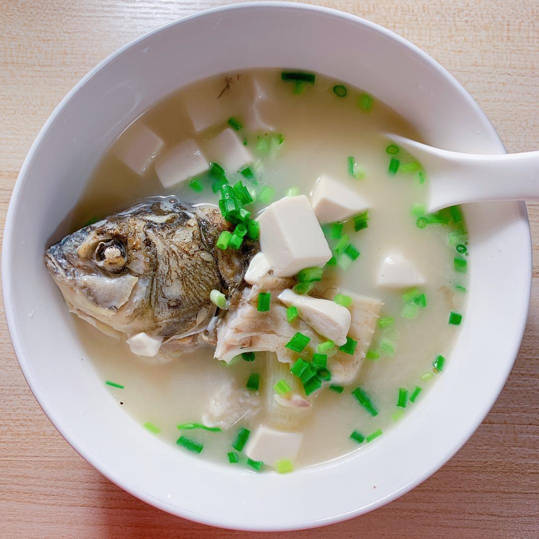 鲫鱼豆腐汤