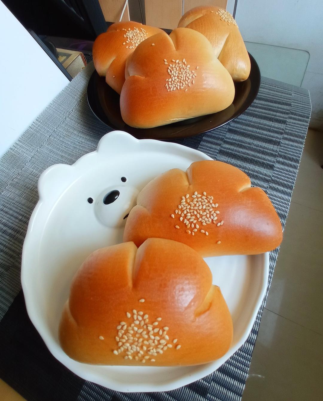 复古卡仕达夹馅面包