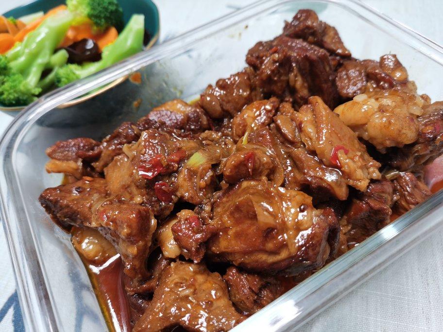 想吃正宗红焖羊肉，让起源地~新乡人告诉你😊➡️红焖羊🐏️肉的味！红焖羊🐑️肉的色！