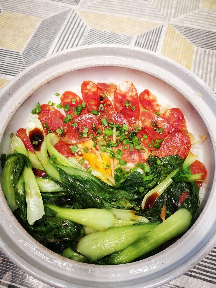 广式腊味煲仔饭