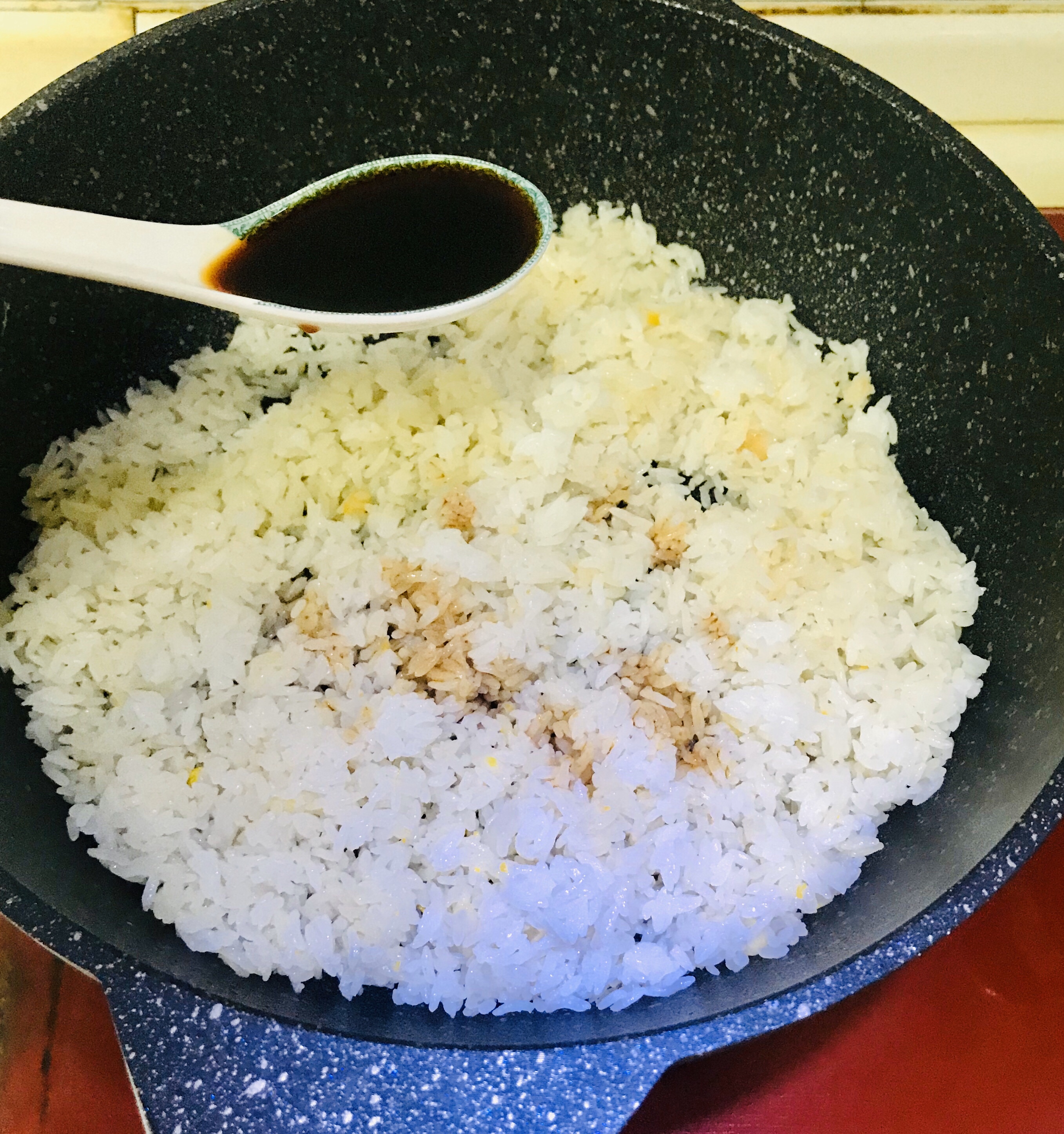 你还在为剩米饭发愁吗？酱油炒饭超鸡香的做法 步骤8