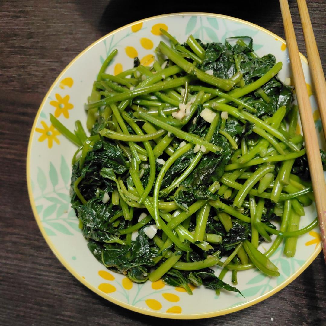蒜蓉南瓜藤（附：撕瓜藤技巧）