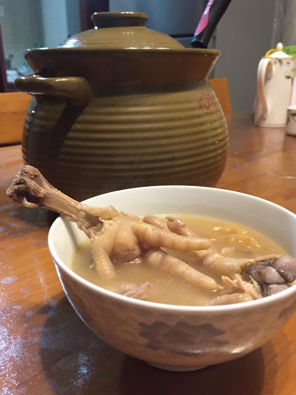 化石村之花做的花胶鸡爪汤