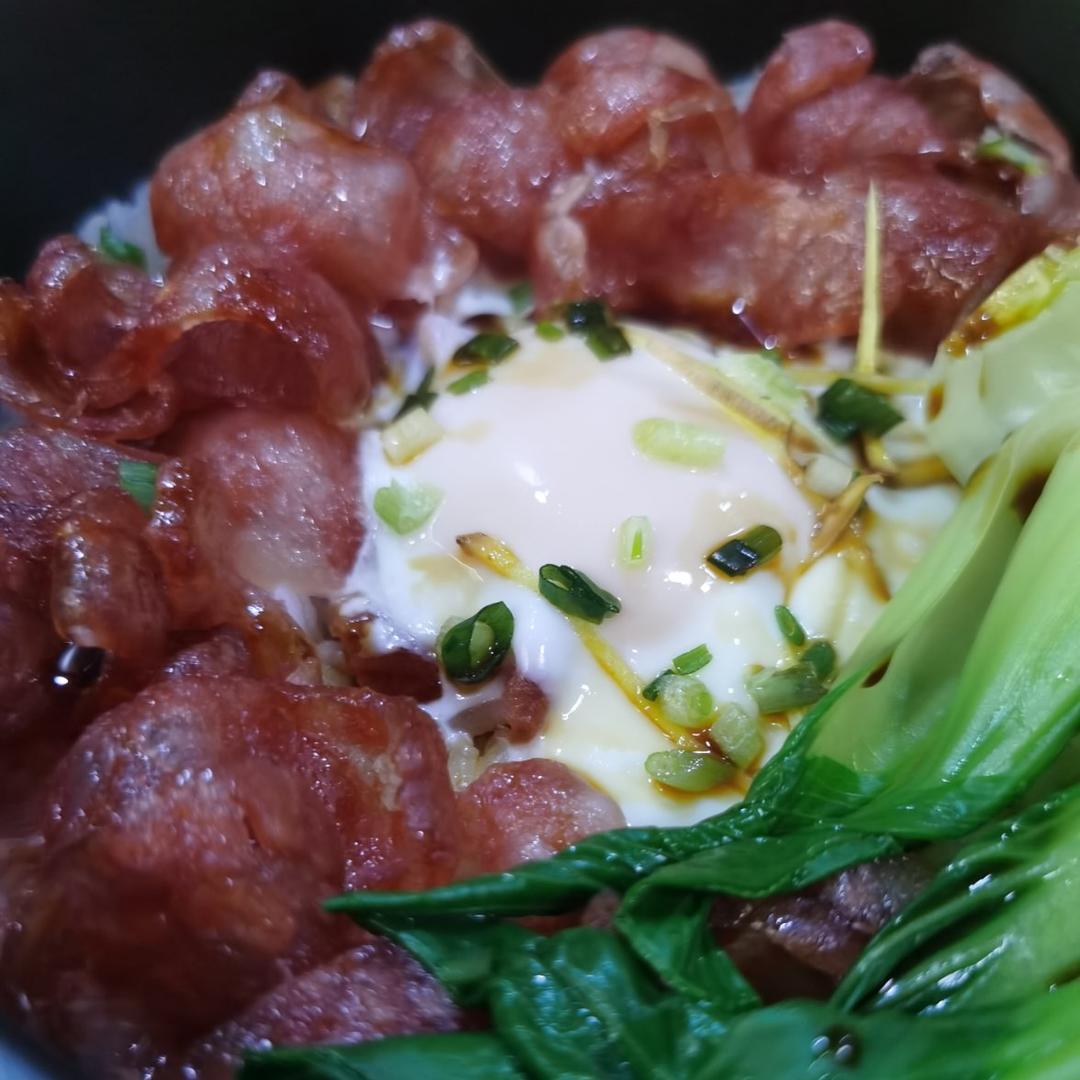 保姆级的「腊味煲仔饭2.0」加强版来了，地道老广味～