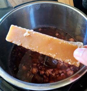 【高压锅】红豆薏米芡实糖水的做法 步骤3