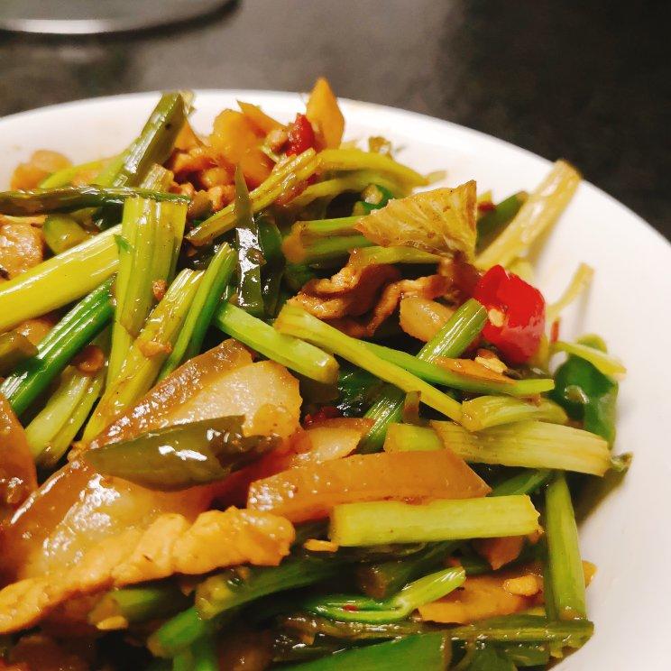 香芹炒肉家常下饭菜！