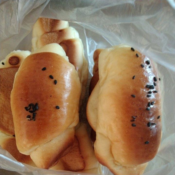 超拉丝奶香面包卷柔软小餐包