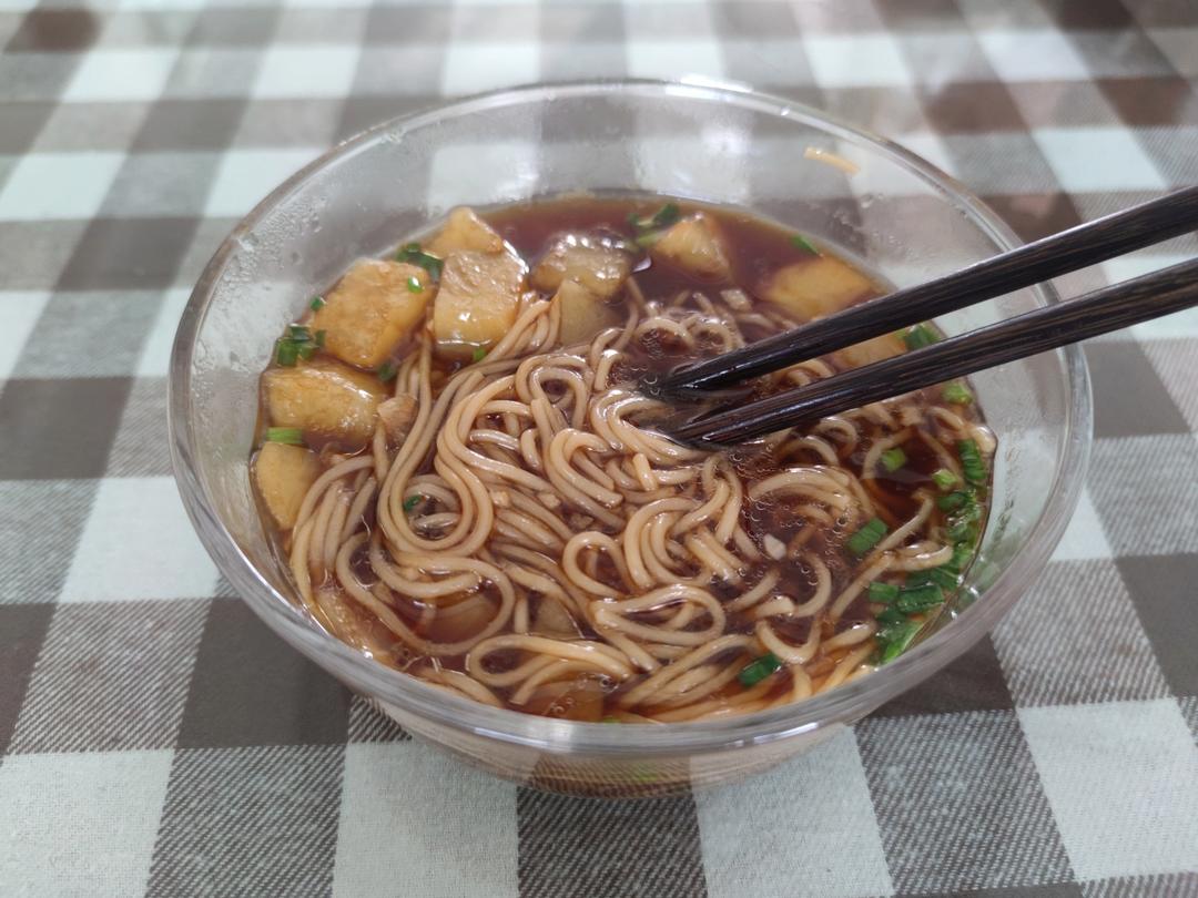 千万别学我这样做焖面！我怕你吃三碗都不够