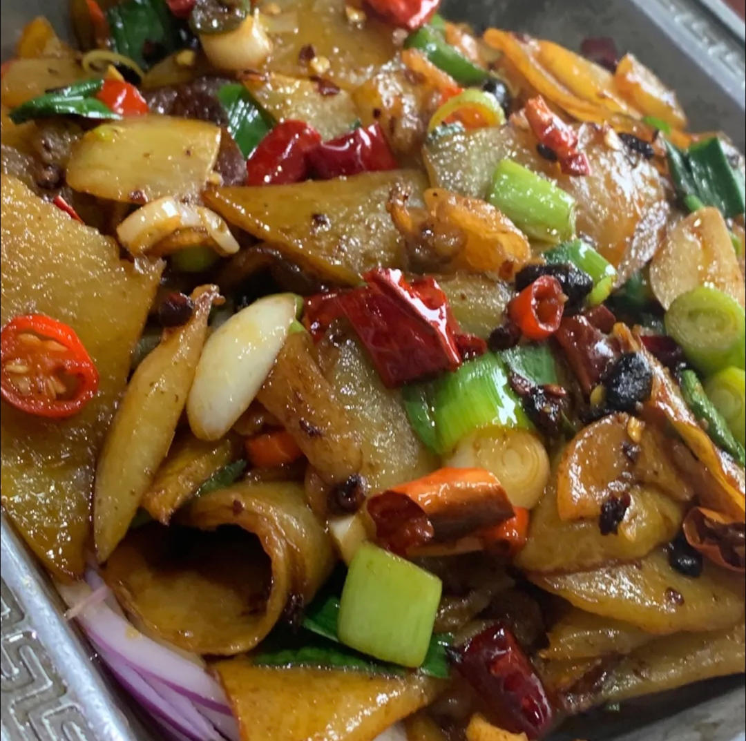 酱油肉炒土豆片