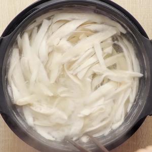 花生米拌杏鲍菇的做法 步骤4