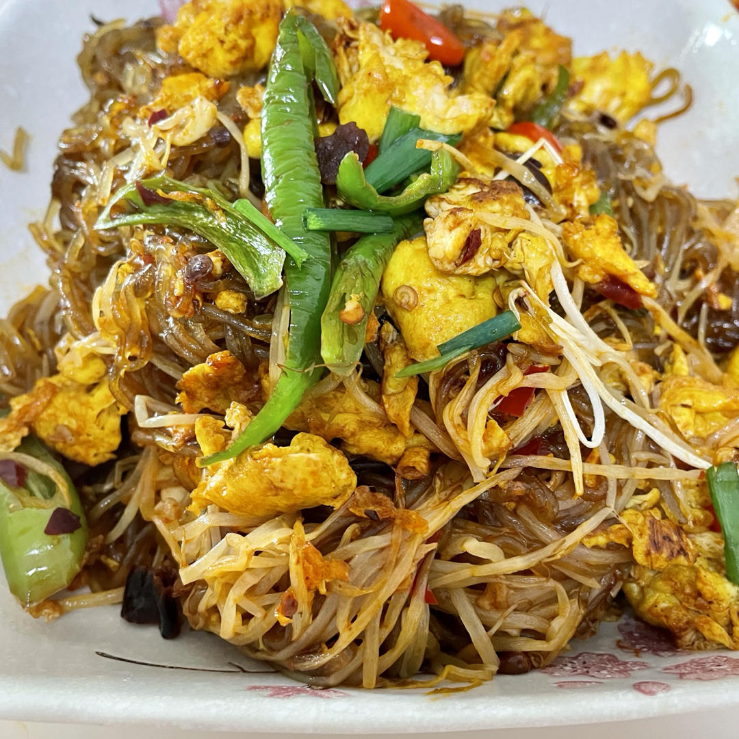 家庭版炒合菜【绿豆芽粉条炒鸡蛋】