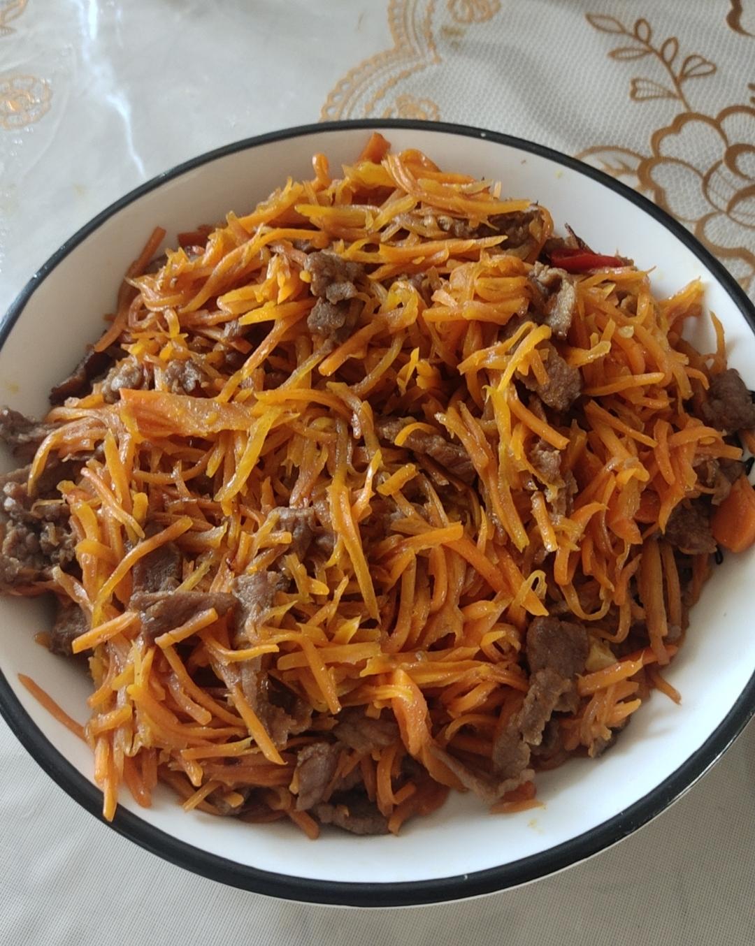 胡萝卜丝炒牛肉的做法