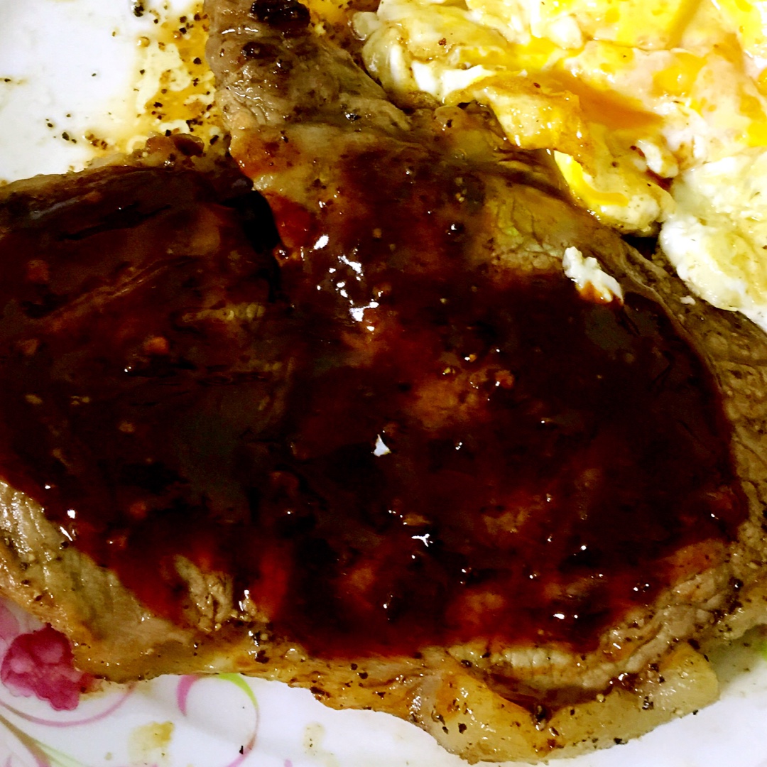 四分钟煎好一块鲜嫩多汁的牛排