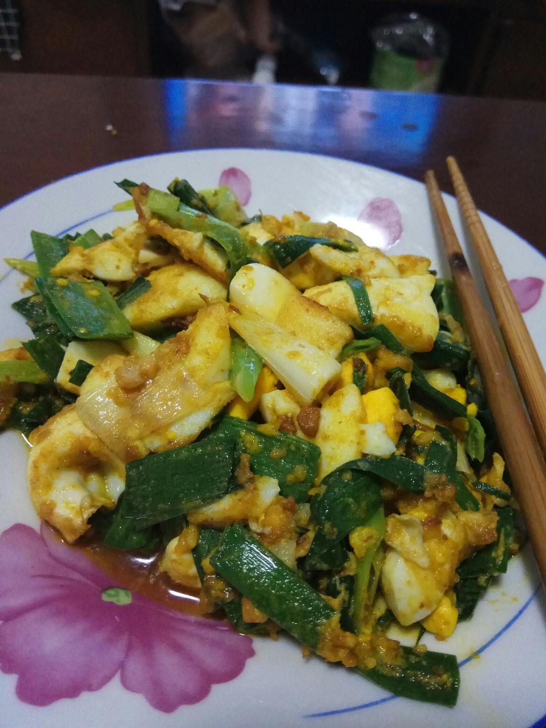 蒜苗炒金钱蛋的做法
