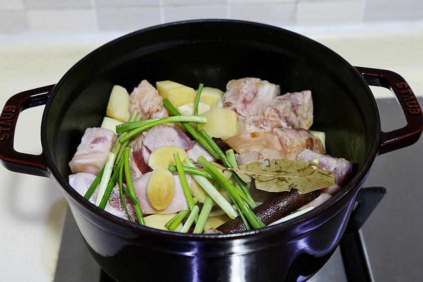 土豆炖肉--Staub珐琅铸铁锅的做法 步骤3