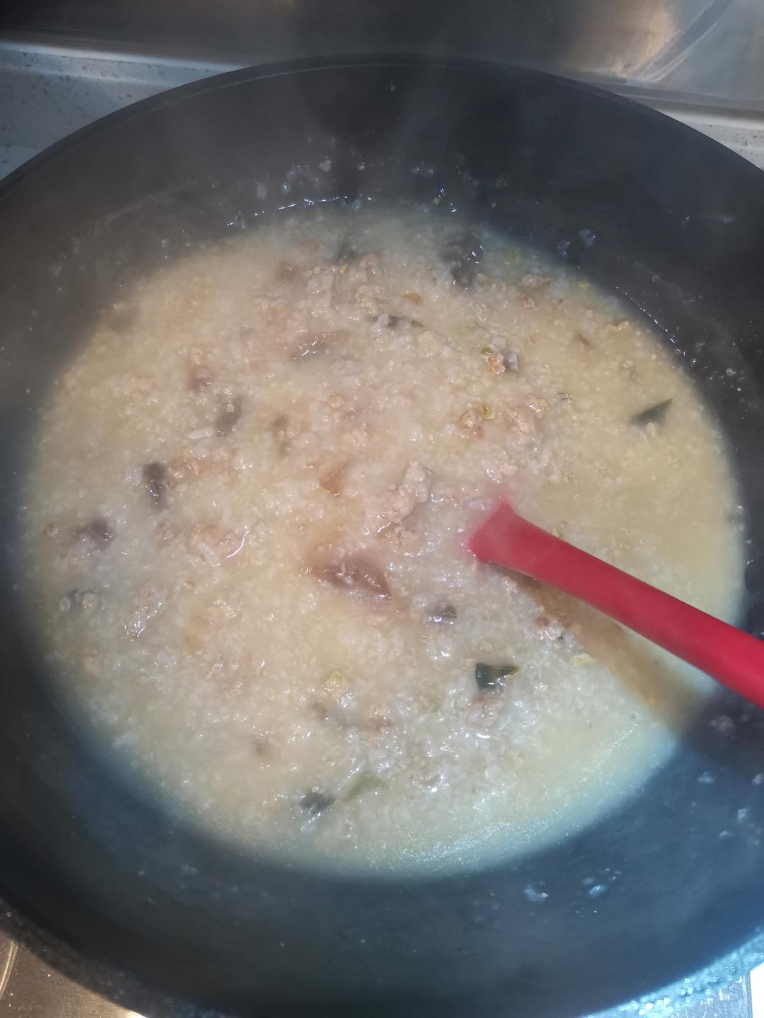 妈妈👩教我做的皮蛋瘦肉粥🥣简单快捷美味😋