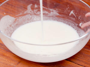 【炸鲜奶】牛奶除了喝，炸着吃更过瘾！的做法 步骤1